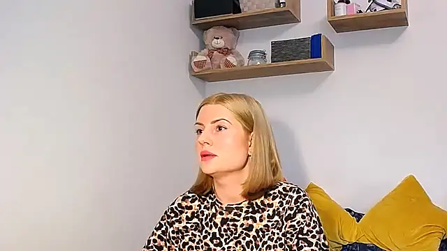 Snapshot of alisenties chatting on 09/21/25, 02:29 alisenties online show from 09/21/25, 02:29