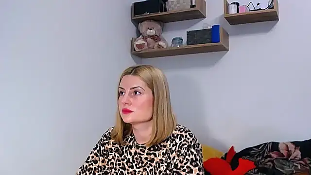 Snapshot of alisenties chatting on 10/08/25, 02:25 alisenties online show from 10/08/25, 02:25