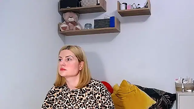 Snapshot of alisenties chatting on 10/11/25, 02:37 alisenties online show from 10/11/25, 02:37