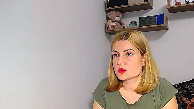 Snapshot of alisenties chatting on 11/06/25, 03:35 alisenties online show from 11/06/25, 03:35