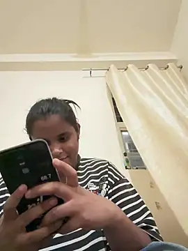 Snapshot of bhumii_ chatting on 07/20/26, 03:58 bhumii online show from 07/20/26, 03:58