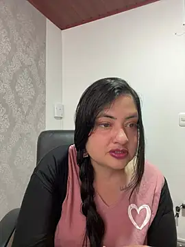 Snapshot of Antonella_Bernal chatting on 07/15/26, 02:11 Antonella Bernal online show from 07/15/26, 02:11