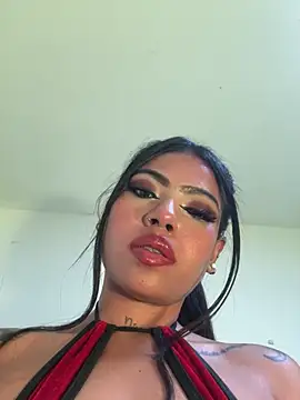 Snapshot of KharolSaiz_ chatting on 07/18/26, 07:23 KharolSaiz online show from 07/18/26, 07:23