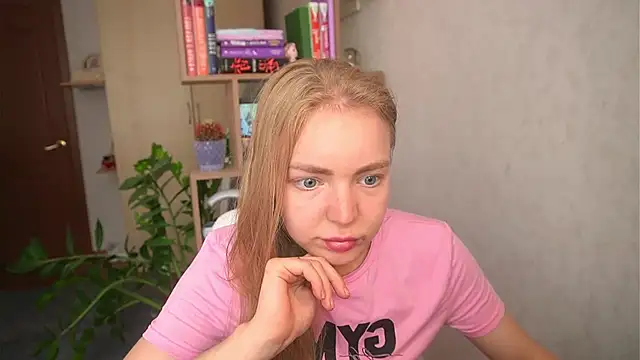 Snapshot of Emilyemmi chatting on 07/20/26, 11:01 Emilyemmi online show from 07/20/26, 11:01