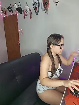 sweetgirl08 online show from 07/28/26, 11:37