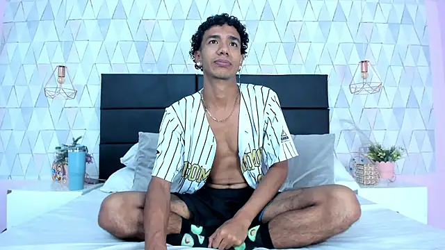 Snapshot of MarckThompsonn chatting on 07/19/26, 12:20 MarckThompsonn online show from 07/19/26, 12:20