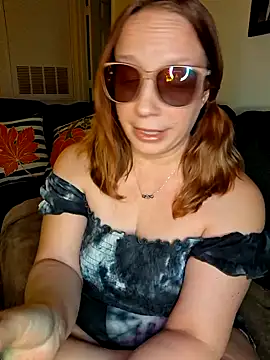 Snapshot of XxMs_StarzxX chatting on 11/27/25, 05:42 XxMs StarzxX online show from 11/27/25, 05:42