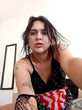 Snapshot of DaisyVian444 chatting on 07/16/26, 01:50 DaisyVian444 online show from 07/16/26, 01:50