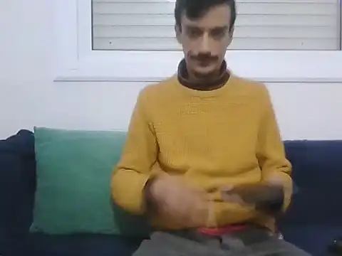 Snapshot of fantasmoni chatting on 11/11/25, 12:43 fantasmoni online show from 11/11/25, 12:43