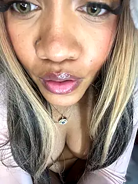 riri brunnete online show from 12/04/24, 02:26