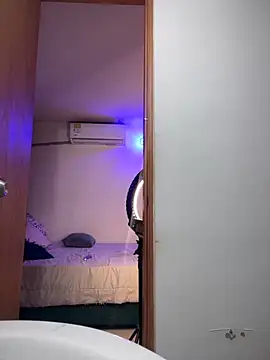 riri brunnete online show from 09/20/25, 04:13