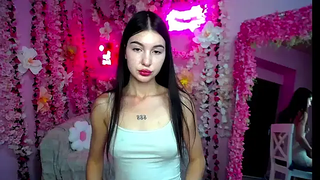 Lolli Bennet online show from 07/26/26, 12:12