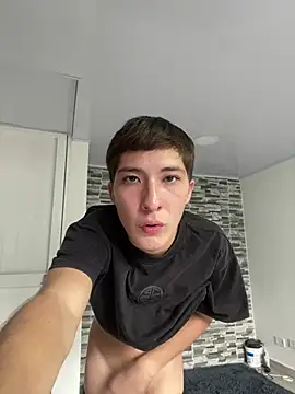 Snapshot of noah_kirt_ chatting on 07/25/26, 11:02 noah kirt online show from 07/25/26, 11:02
