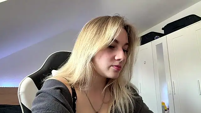Snapshot of tutsiecutie chatting on 07/24/26, 11:52 tutsiecutie online show from 07/24/26, 11:52