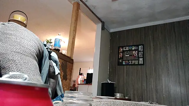 Snapshot of Velli95 chatting on 10/29/25, 04:15 Velli95 online show from 10/29/25, 04:15