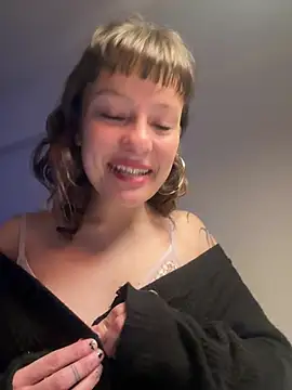 Snapshot of its_miel chatting on 07/27/26, 03:13 its miel online show from 07/27/26, 03:13