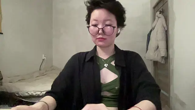 Snapshot of warmdew chatting on 07/29/26, 10:35 warmdew online show from 07/29/26, 10:35