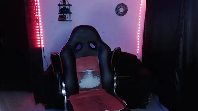 Snapshot of april_simons2 chatting on 01/25/25, 10:19 april simons2 online show from 01/25/25, 10:19