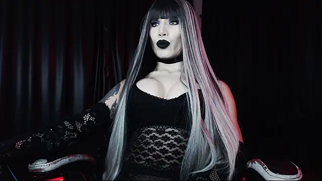 Snapshot of april_simons2 chatting on 10/10/25, 02:32 april simons2 online show from 10/10/25, 02:32