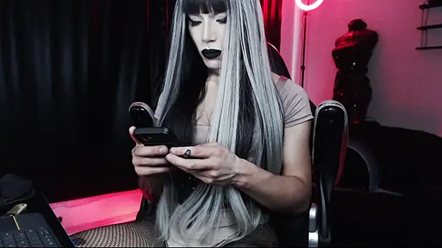 Snapshot of april_simons2 chatting on 10/26/25, 10:04 april simons2 online show from 10/26/25, 10:04