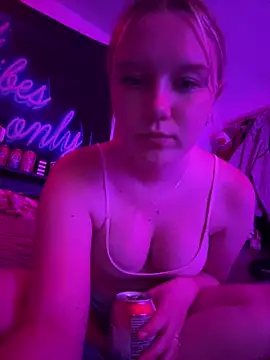 Snapshot of itssmequinn chatting on 08/02/26, 03:05 itssmequinn online show from 08/02/26, 03:05