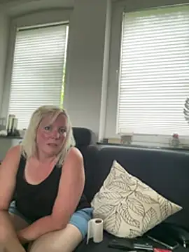 Snapshot of Corahoney_paar chatting on 07/31/26, 05:07 Corahoney paar online show from 07/31/26, 05:07