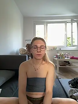 Snapshot of Amelie_wild chatting on 08/02/26, 03:54 Amelie wild online show from 08/02/26, 03:54