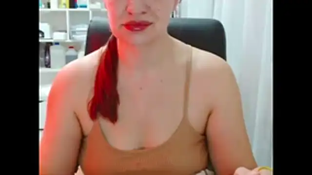Snapshot of Fire_girl35 chatting on 08/07/26, 09:28 Fire girl35 online show from 08/07/26, 09:28