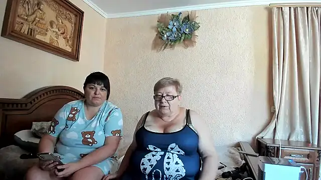 SweetLenaandNatalia online show from 08/05/26, 06:38
