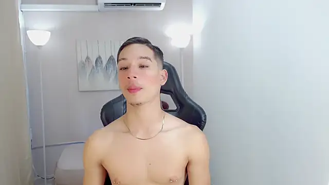 Snapshot of Flex_boyy_ chatting on 08/08/26, 04:14 Flex boyy online show from 08/08/26, 04:14