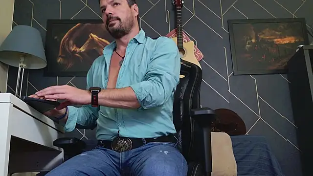 Snapshot of ChrisKox chatting on 11/03/25, 02:40 ChrisKox online show from 11/03/25, 02:40