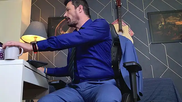 Snapshot of ChrisKox chatting on 11/07/25, 01:33 ChrisKox online show from 11/07/25, 01:33