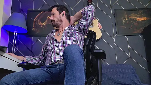 Snapshot of ChrisKox chatting on 11/24/25, 05:01 ChrisKox online show from 11/24/25, 05:01