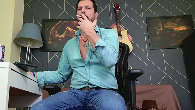 Snapshot of ChrisKox chatting on 12/03/25, 08:00 ChrisKox online show from 12/03/25, 08:00