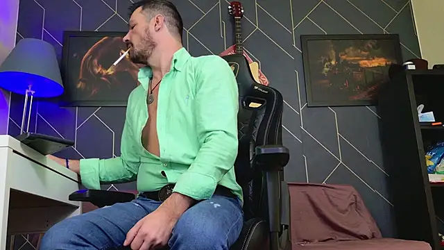 Snapshot of ChrisKox chatting on 12/05/25, 05:49 ChrisKox online show from 12/05/25, 05:49