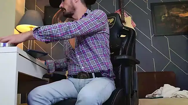 Snapshot of ChrisKox chatting on 12/13/25, 07:53 ChrisKox online show from 12/13/25, 07:53