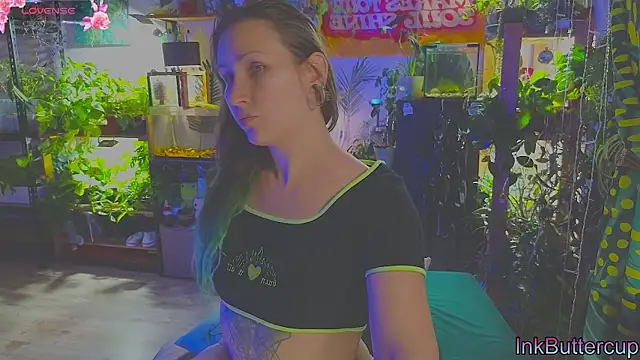 Dead Butterfly online show from 10/12/25, 02:54