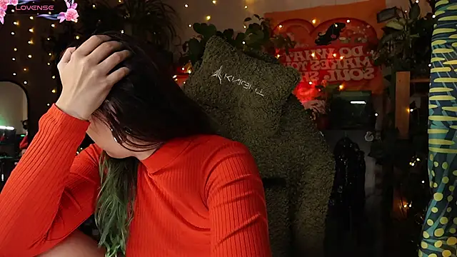 Dead Butterfly online show from 10/21/25, 02:45