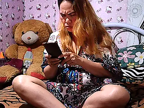 Snapshot of lovely-asian chatting on 01/29/25, 11:41 lovely-asian online show from 01/29/25, 11:41