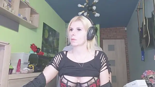 karmija online show from 11/12/25, 10:09