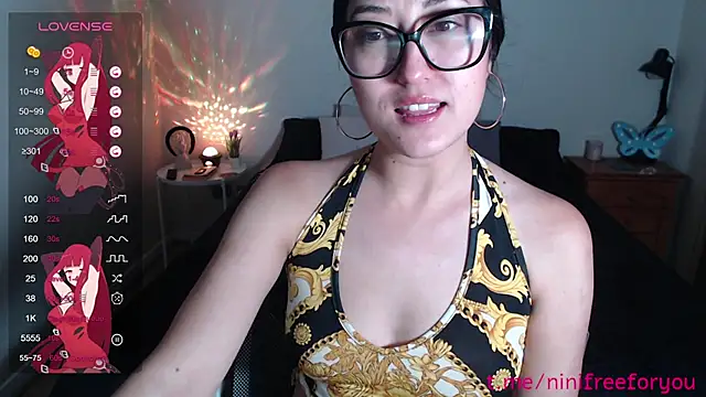 Ninimoon online show from 11/24/25, 02:44