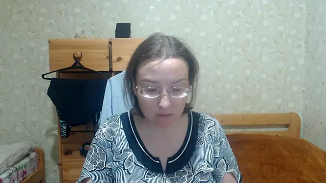 Snapshot of Smart_Rose chatting on 12/17/25, 04:57 Smart Rose online show from 12/17/25, 04:57