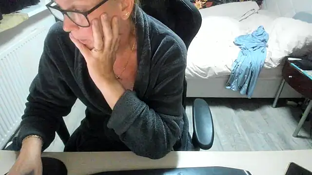 Snapshot of minoesje37 chatting on 09/14/25, 07:02 minoesje37 online show from 09/14/25, 07:02