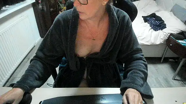 Snapshot of minoesje37 chatting on 09/23/25, 07:28 minoesje37 online show from 09/23/25, 07:28