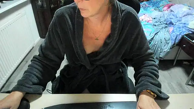 Snapshot of minoesje37 chatting on 10/02/25, 07:21 minoesje37 online show from 10/02/25, 07:21