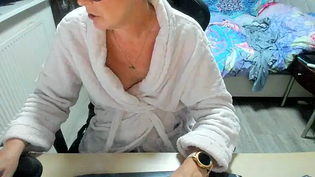 Snapshot of minoesje37 chatting on 10/07/25, 07:33 minoesje37 online show from 10/07/25, 07:33