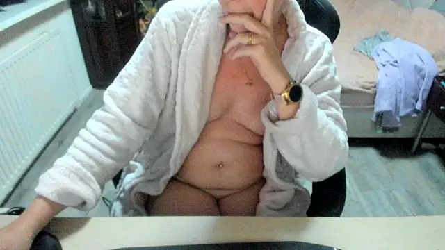 Snapshot of minoesje37 chatting on 10/15/25, 07:36 minoesje37 online show from 10/15/25, 07:36