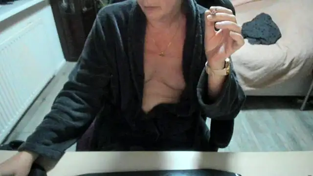 Snapshot of minoesje37 chatting on 10/21/25, 07:14 minoesje37 online show from 10/21/25, 07:14