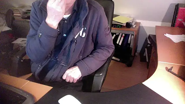 Snapshot of outlaw200 chatting on 12/03/24, 06:28 outlaw200 online show from 12/03/24, 06:28