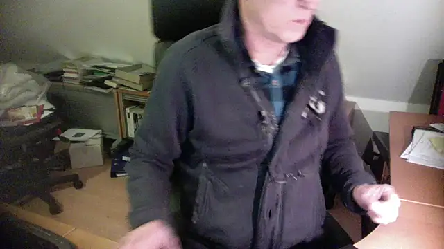 Snapshot of outlaw200 chatting on 12/24/24, 03:47 outlaw200 online show from 12/24/24, 03:47